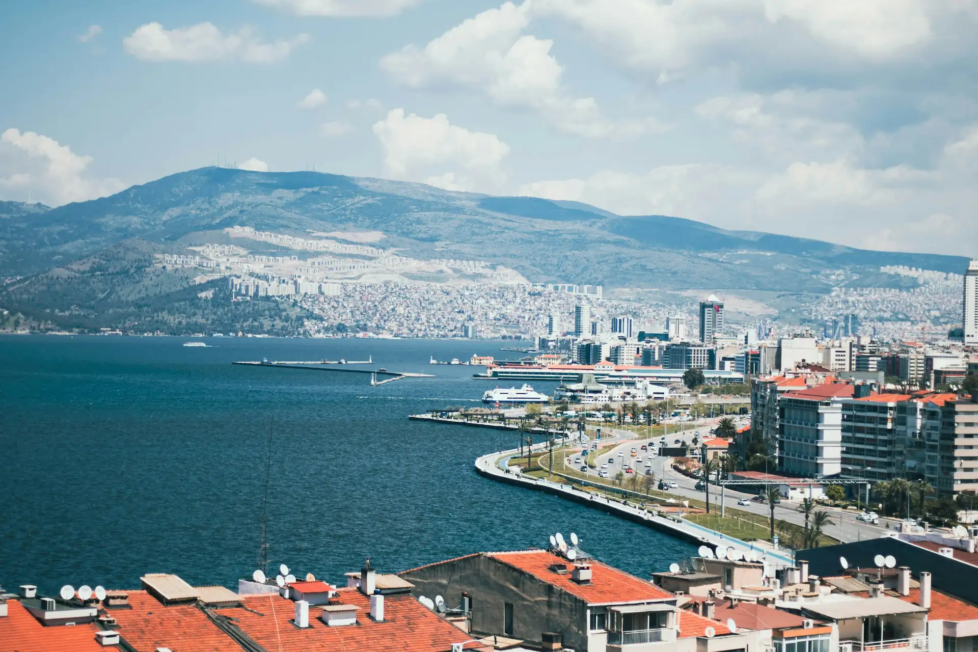 Tanie loty do Izmiru (ADB)