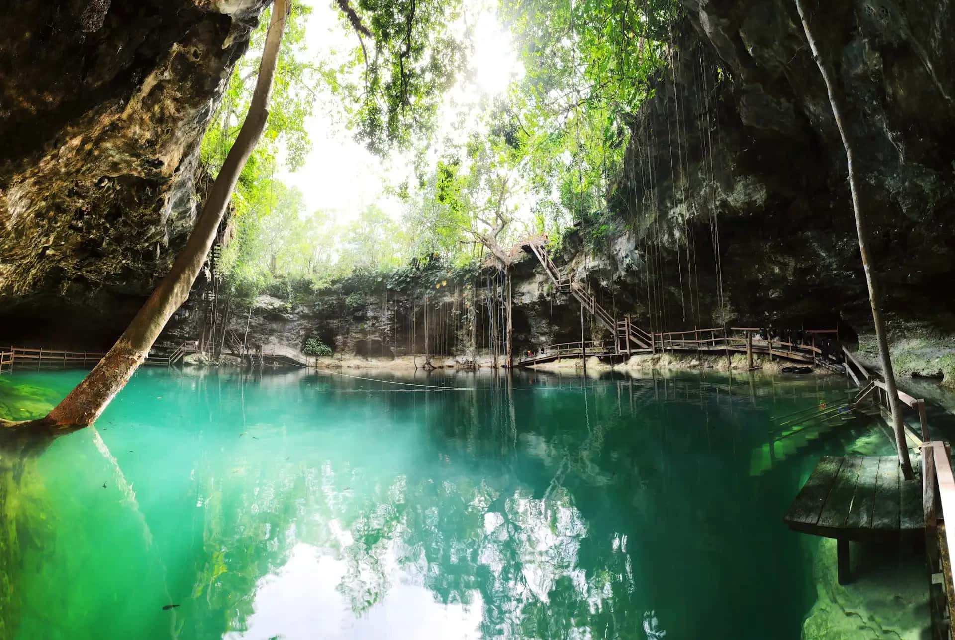 Cenotes (Jukatan) - popularna atrakcja turystyczna w Meksyk