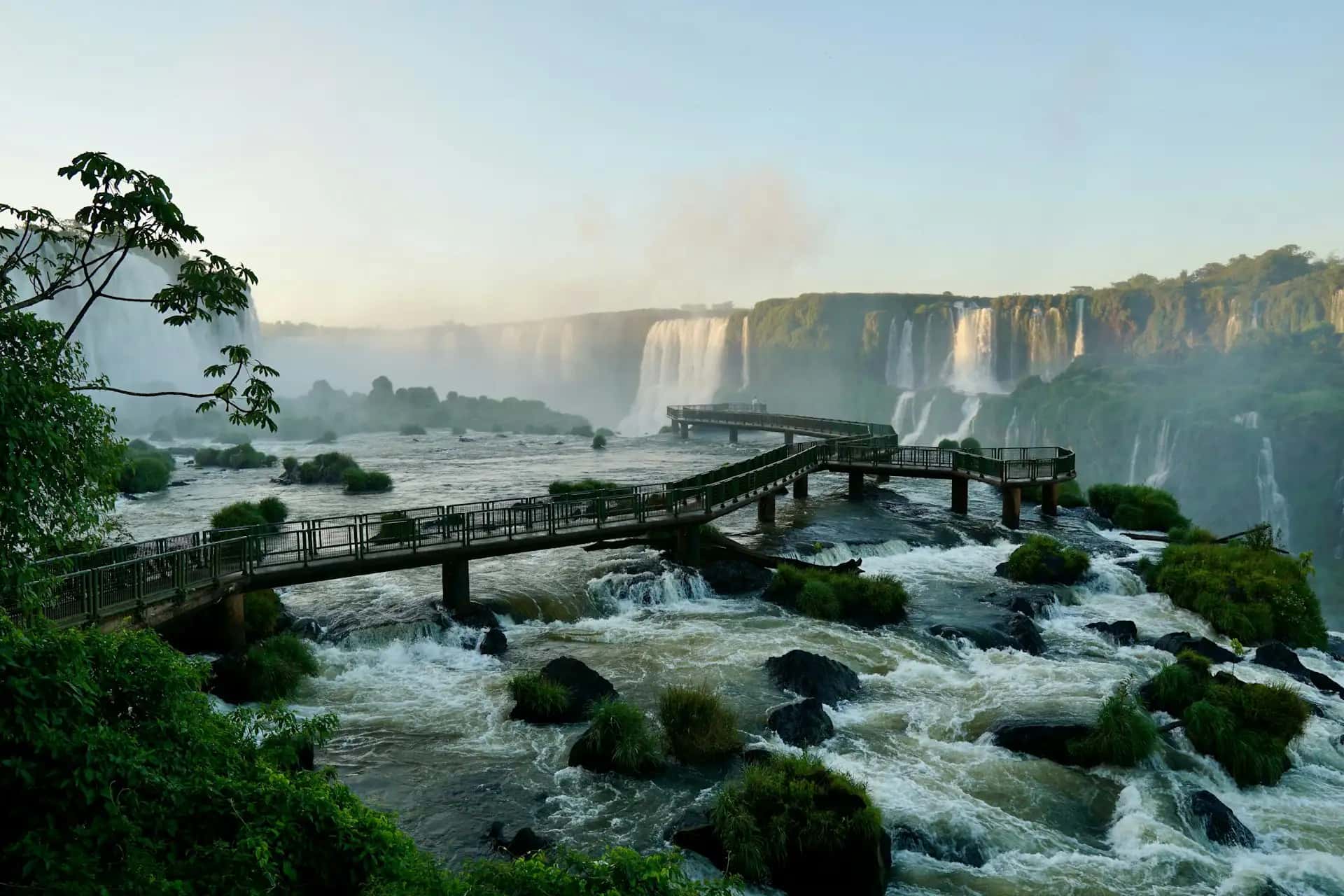 Wodospady Iguaçu - popularna atrakcja turystyczna w Brazylia