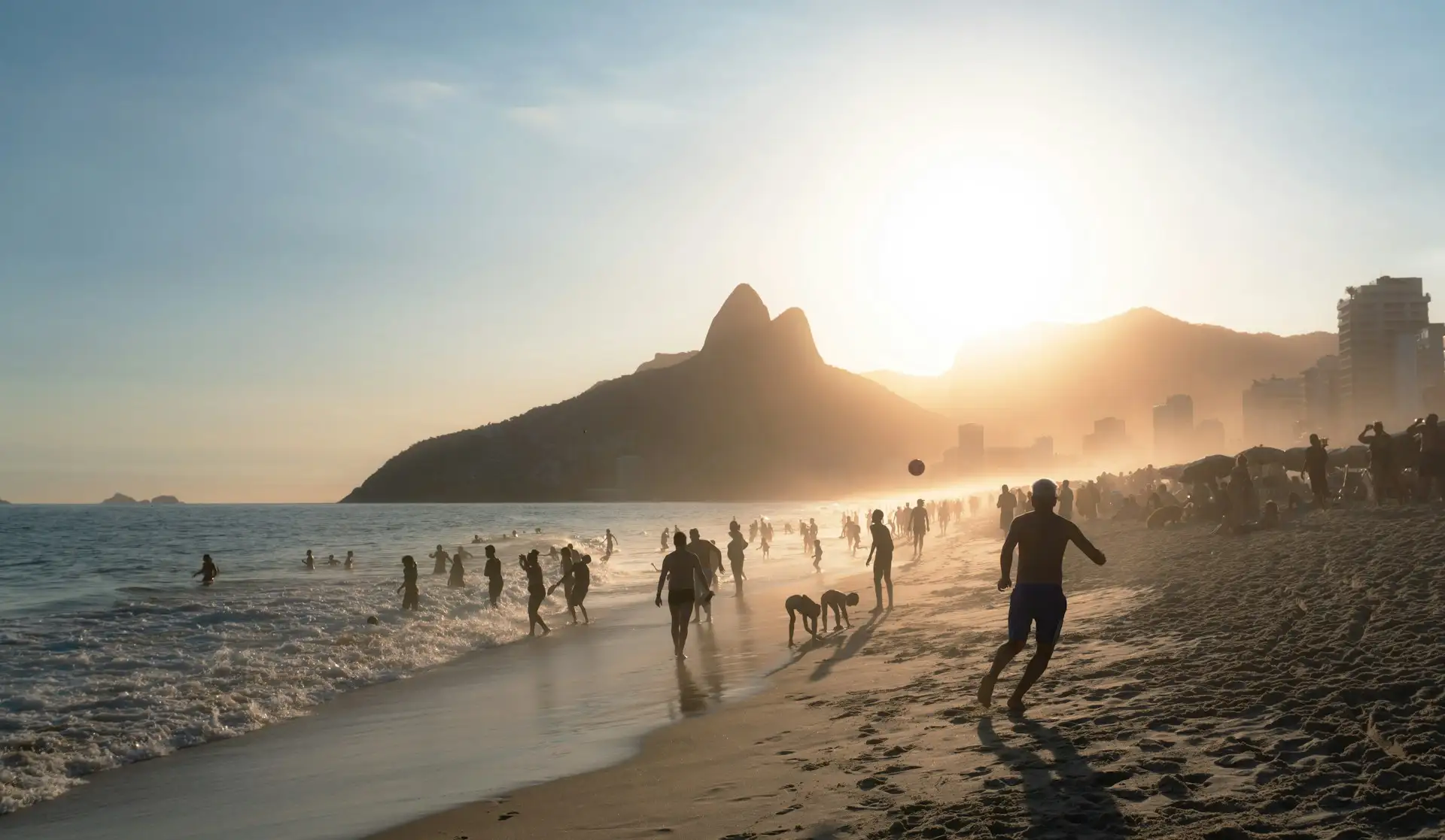 Plaże Rio (Copacabana i Ipanema) - popularna atrakcja turystyczna w Brazylia
