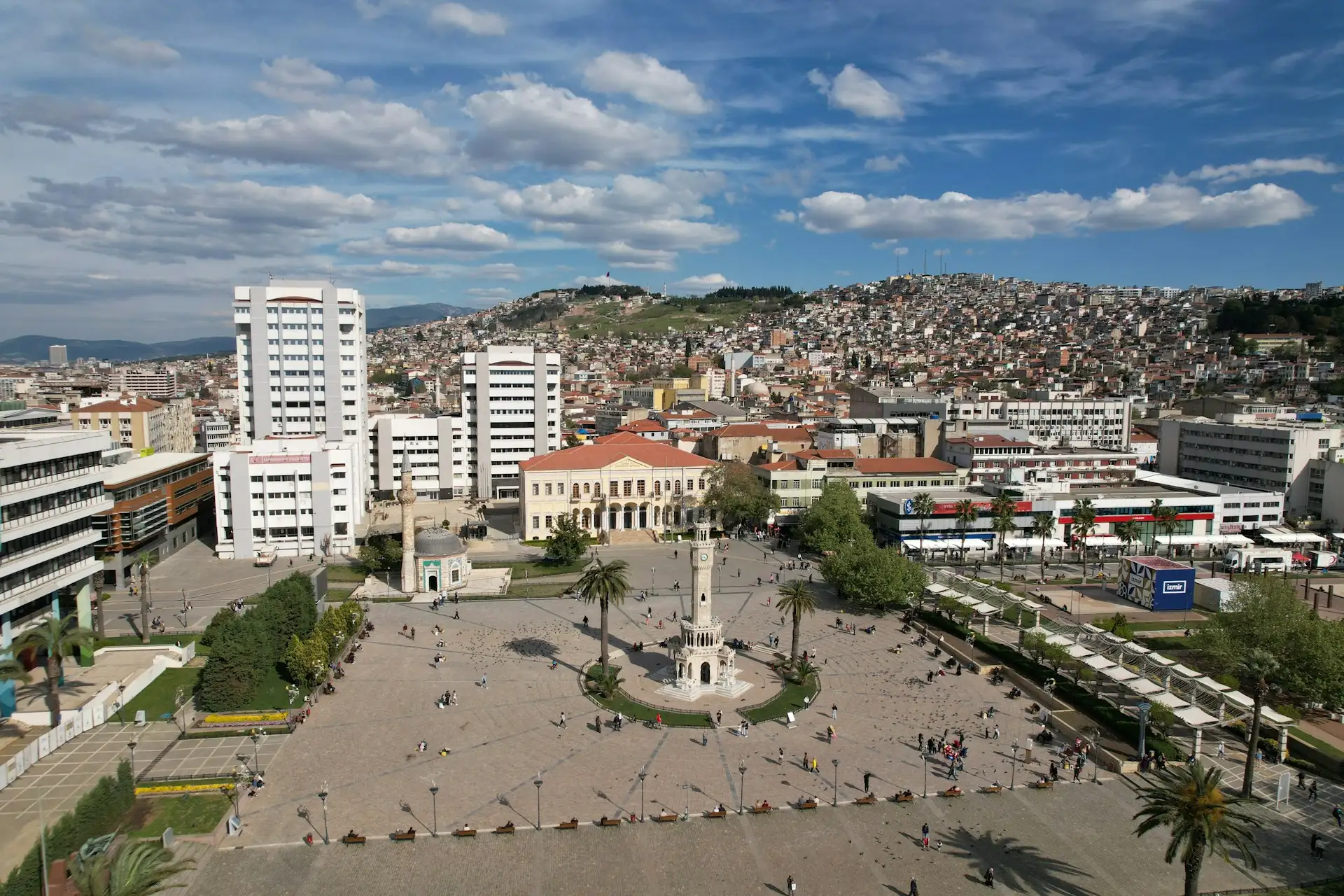 Saat Kulesi (Wieża Zegarowa)