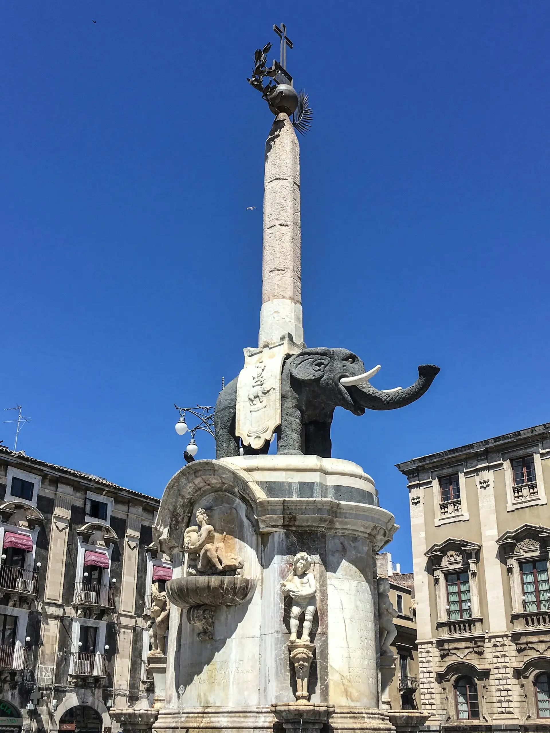 Piazza del Duomo i 'U Liotru'
