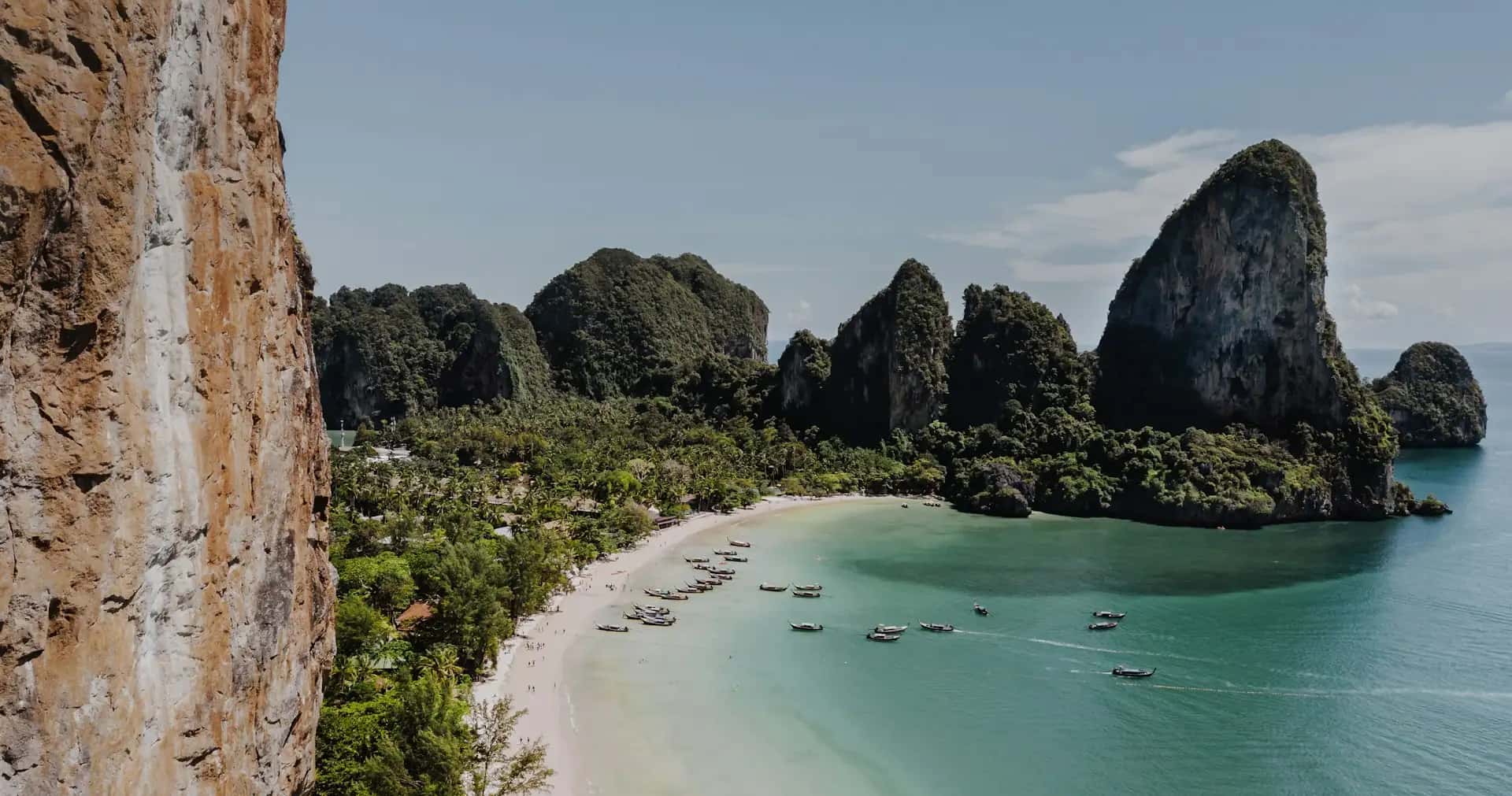 Railay Beach (Krabi) - popularna atrakcja turystyczna w Tajlandia