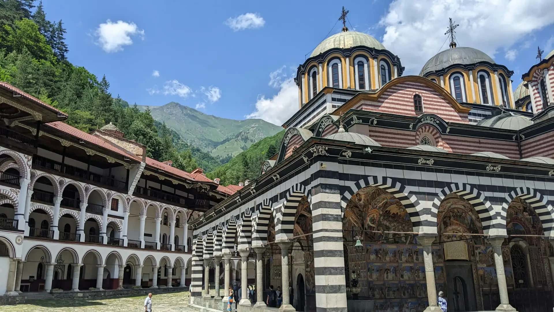 Klasztor Rylski - popularna atrakcja turystyczna w Bułgaria