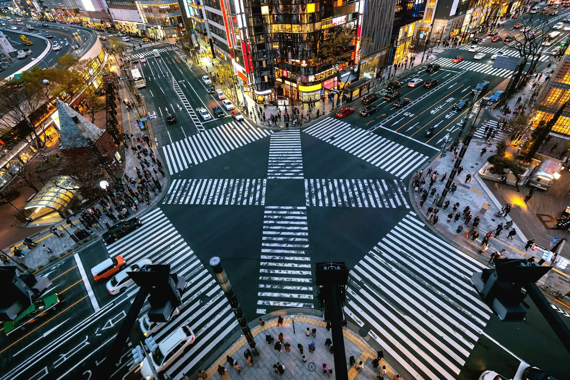 Shibuya Crossing i Hachiko