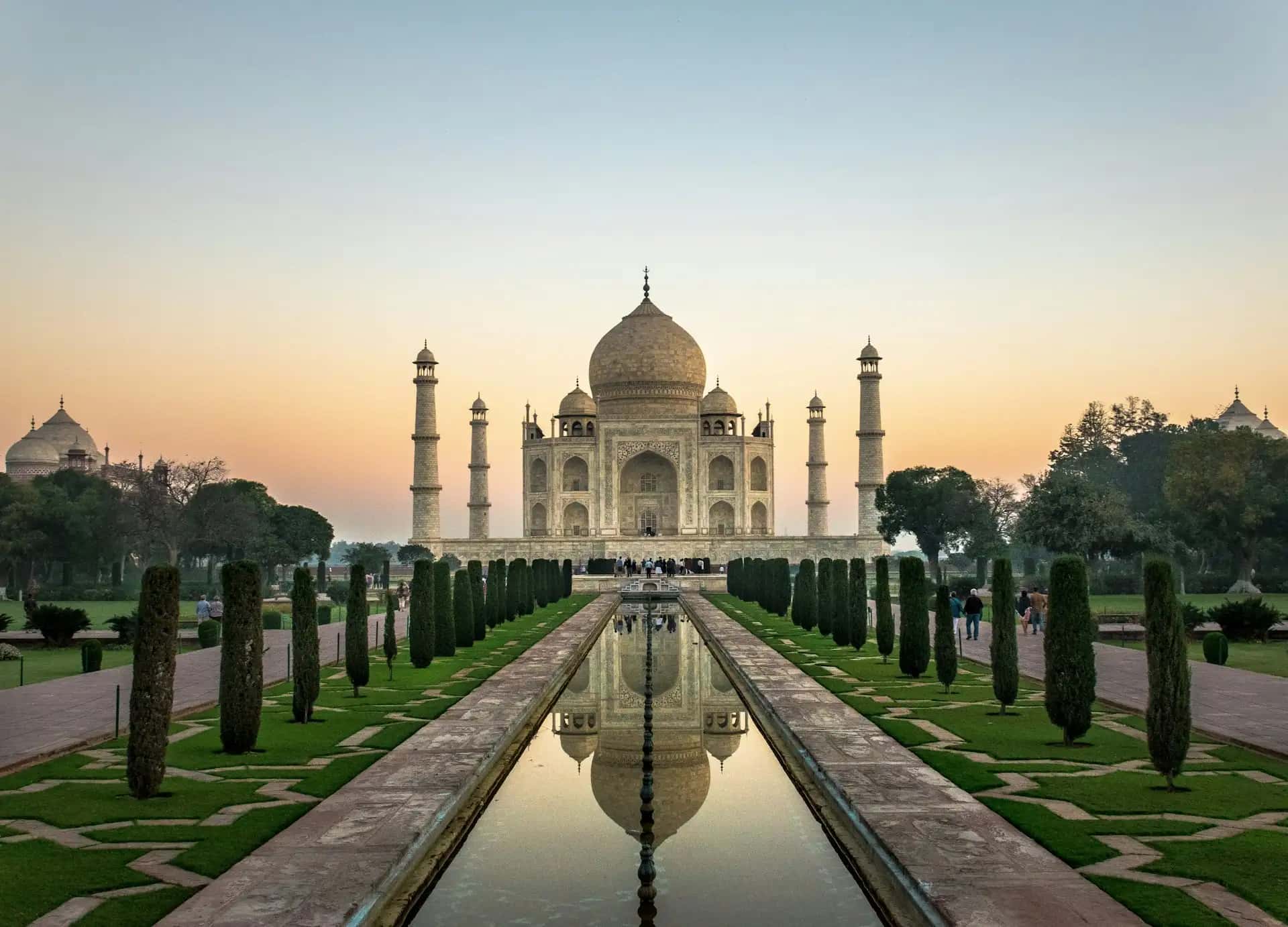 Taj Mahal (Agra) - popularna atrakcja turystyczna w Indie