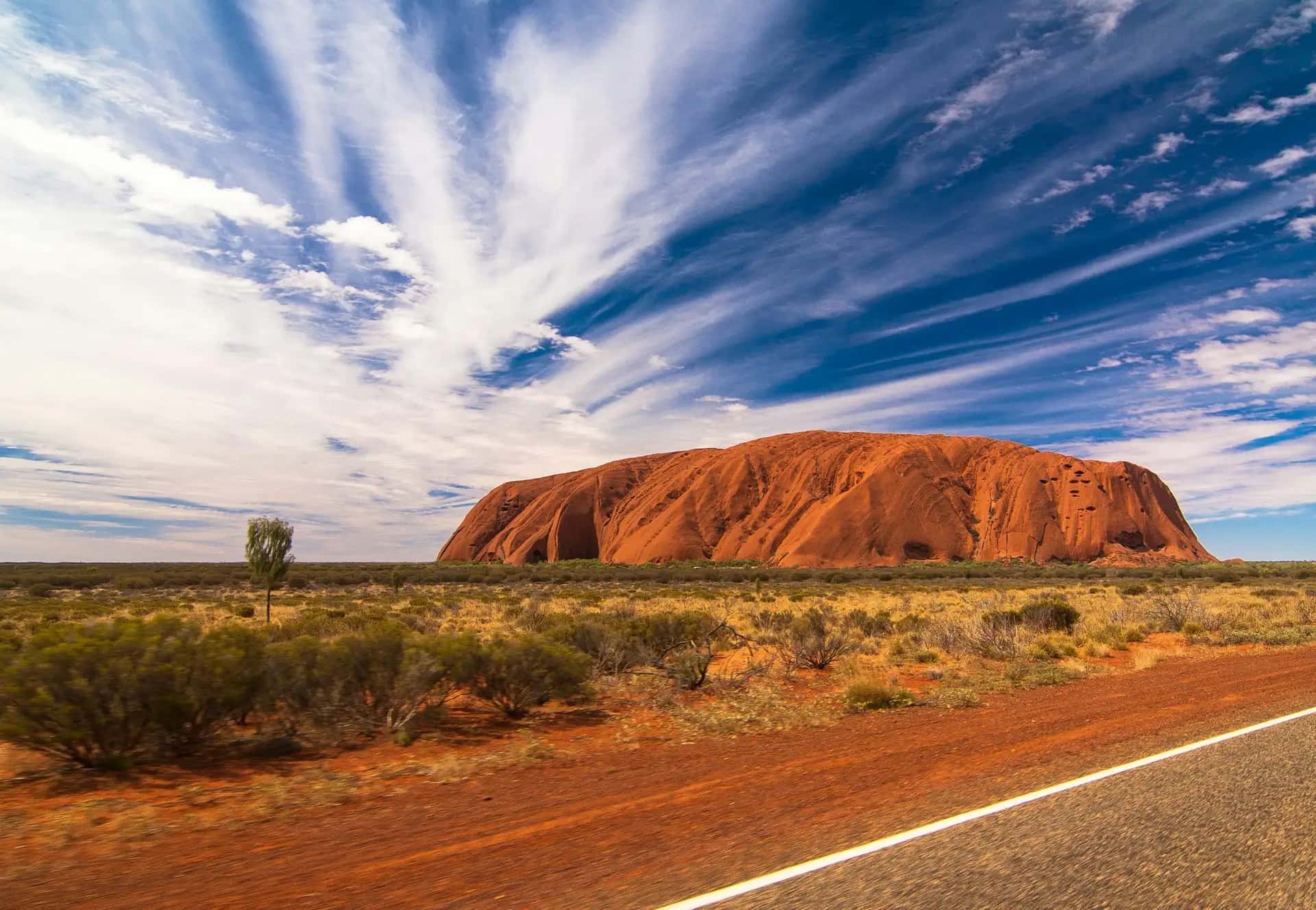 Uluru (Ayers Rock) - popularna atrakcja turystyczna w Australia