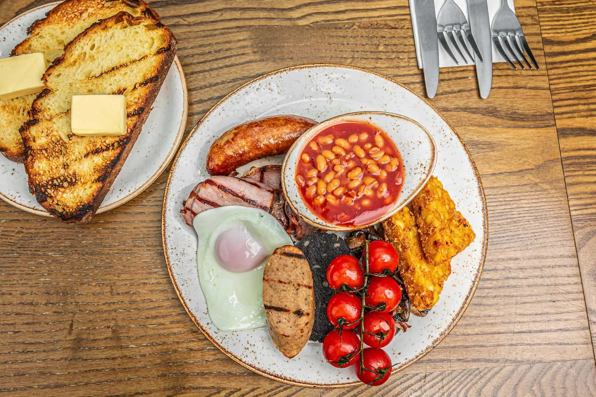 Potrawa Full Irish Breakfast - tradycyjna kuchnia Irlandia