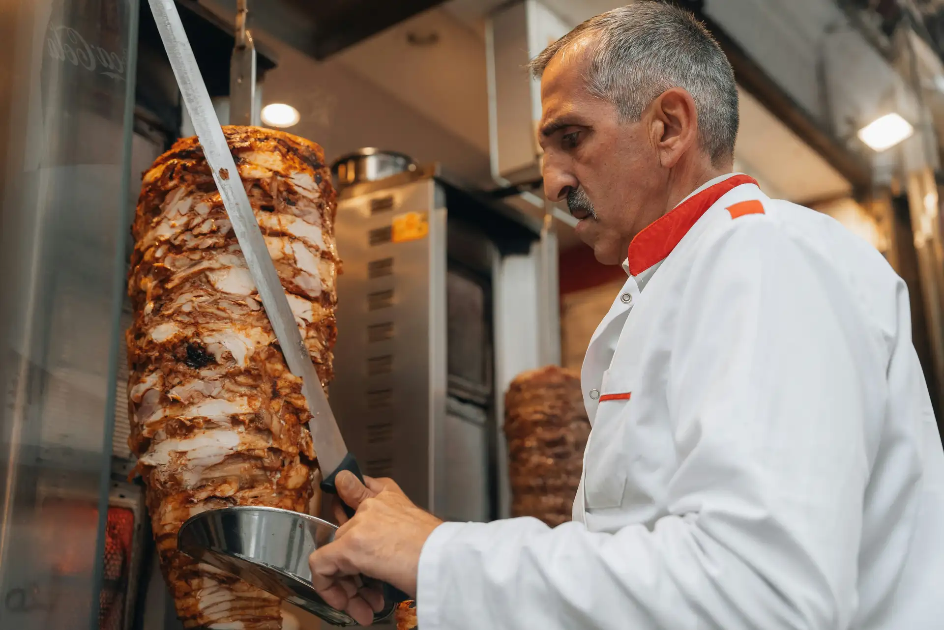 Potrawa Iskender Kebab - tradycyjna kuchnia Turcja