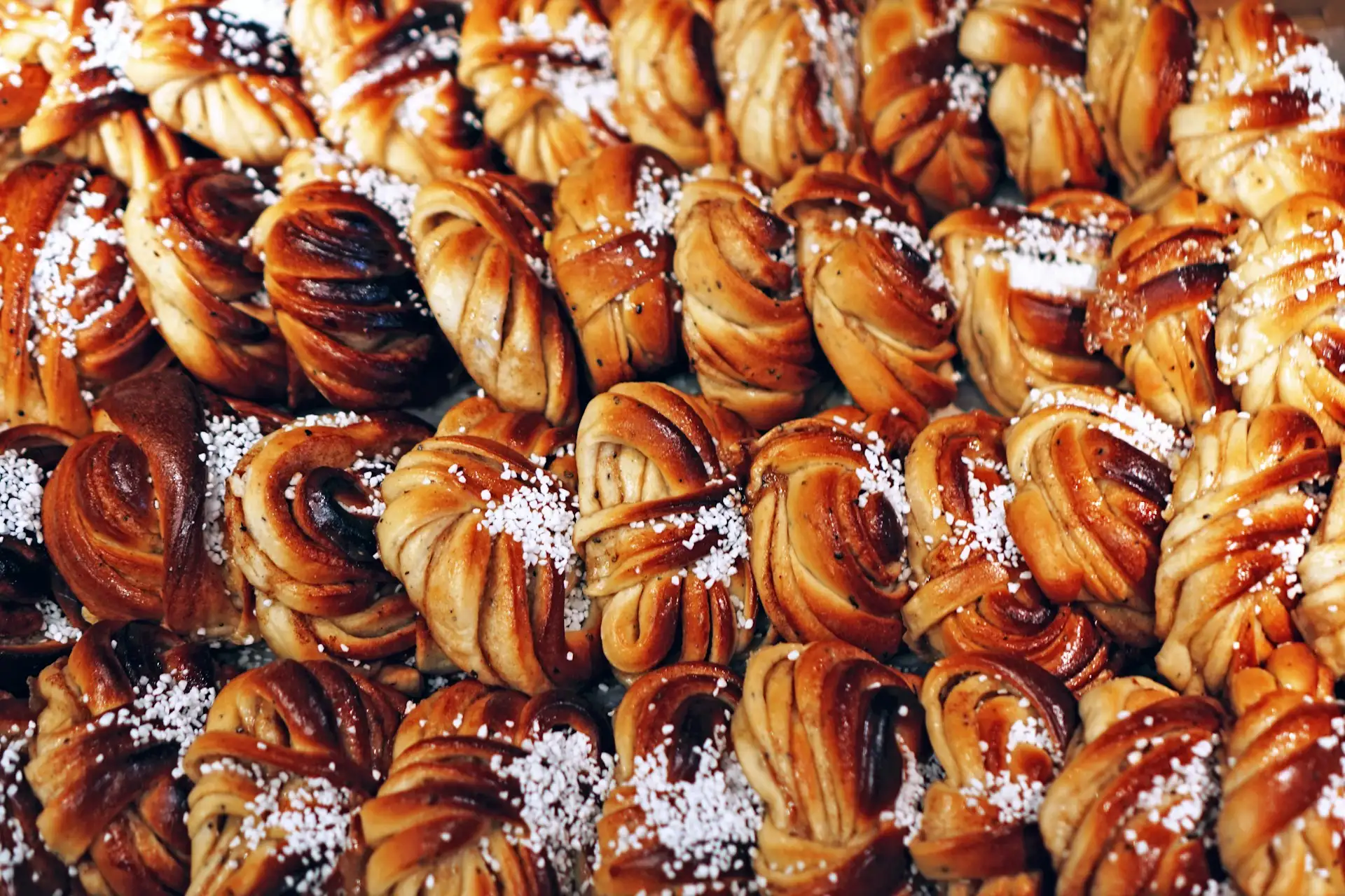 Potrawa Kanelbullar - tradycyjna kuchnia Szwecja