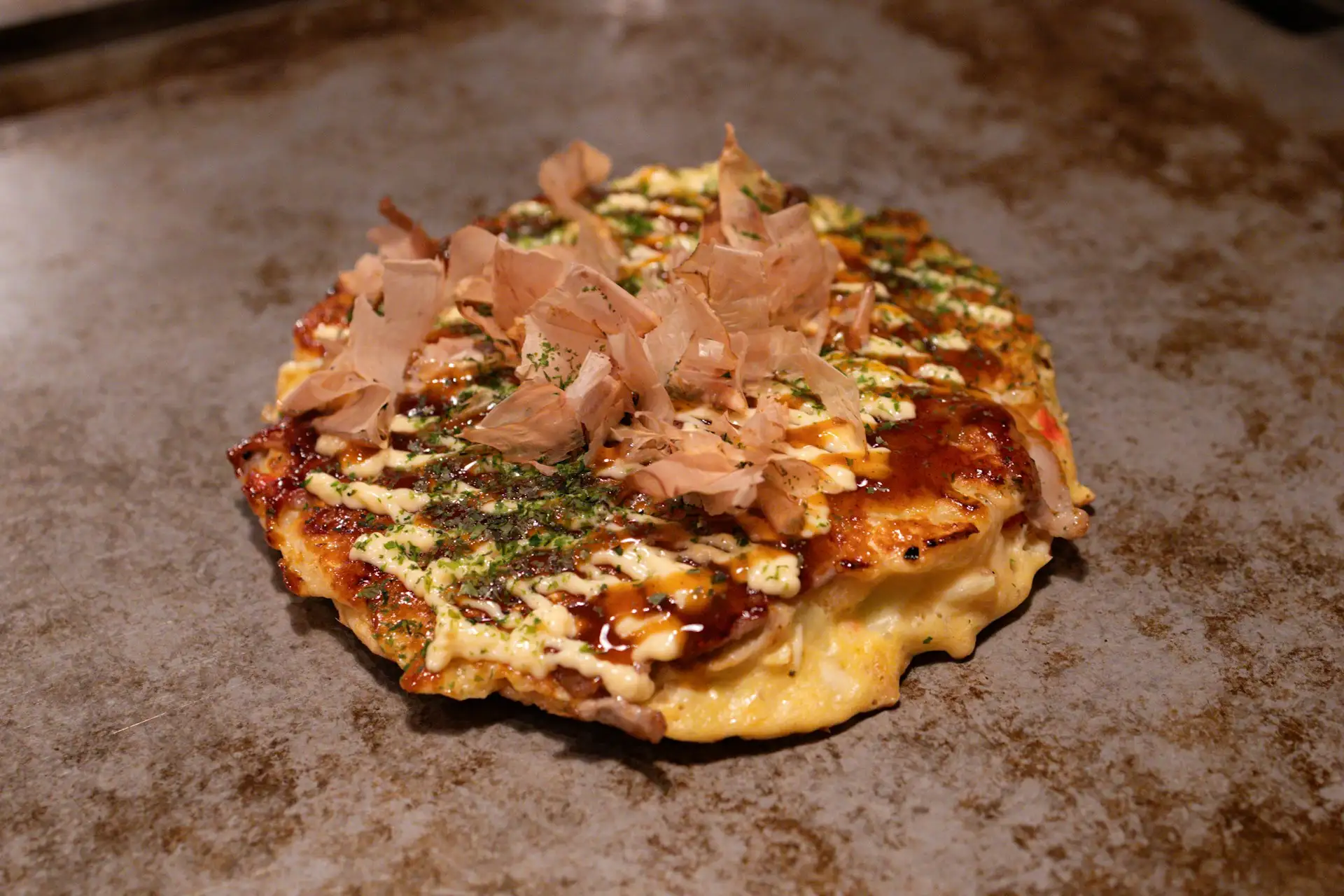 Potrawa Okonomiyaki - tradycyjna kuchnia Japonia